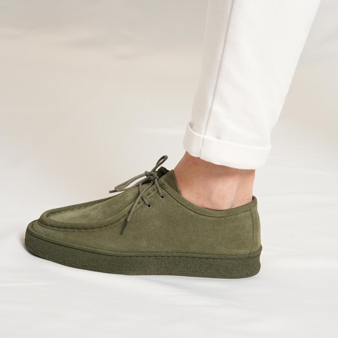 Klasické ručne vyrábané semišové topánky na bežné nosenie