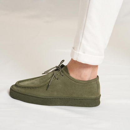 Klasické ručne vyrábané semišové topánky na bežné nosenie