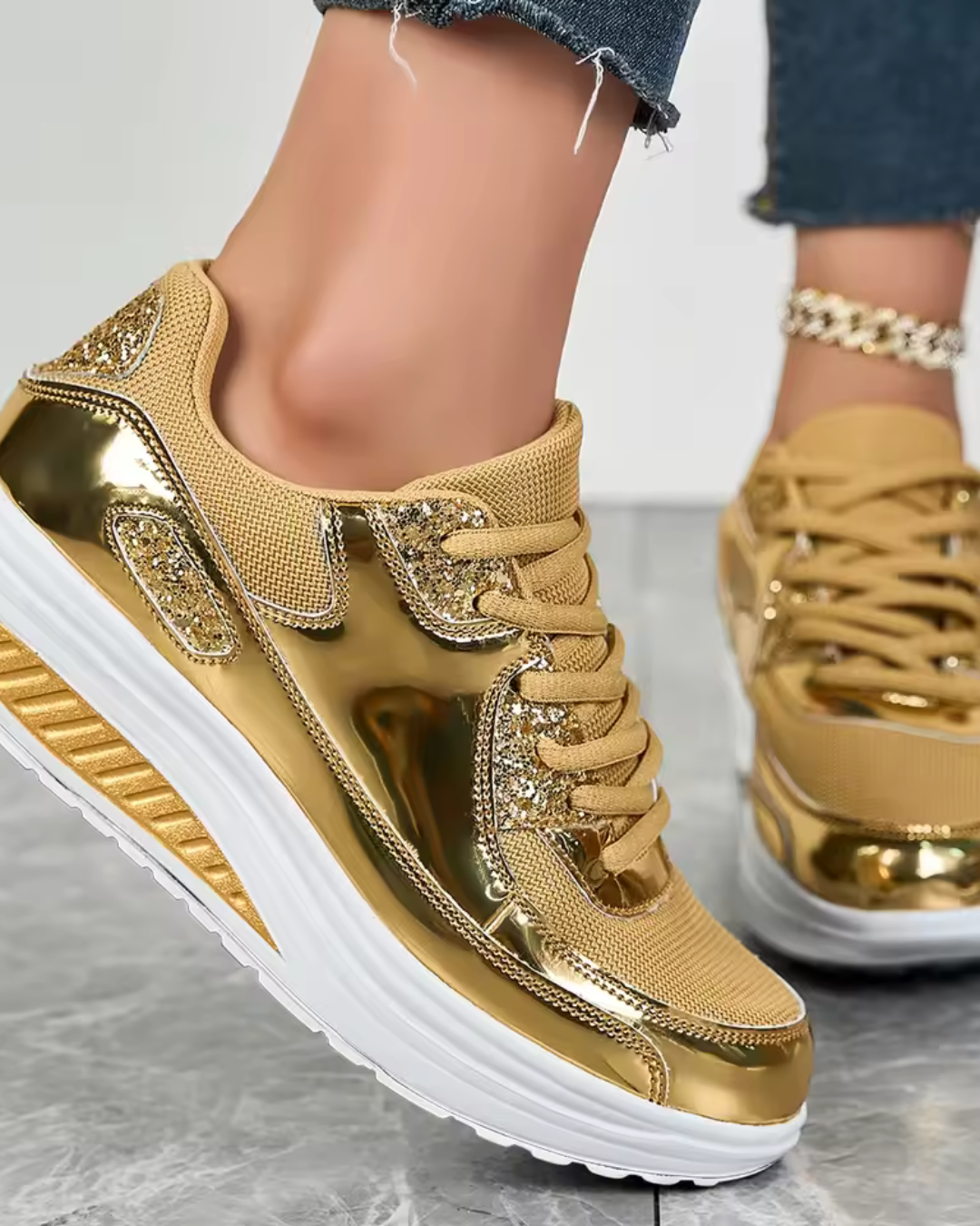 Futuristické tenisky s vysokým dopadom a platformou pre ženy