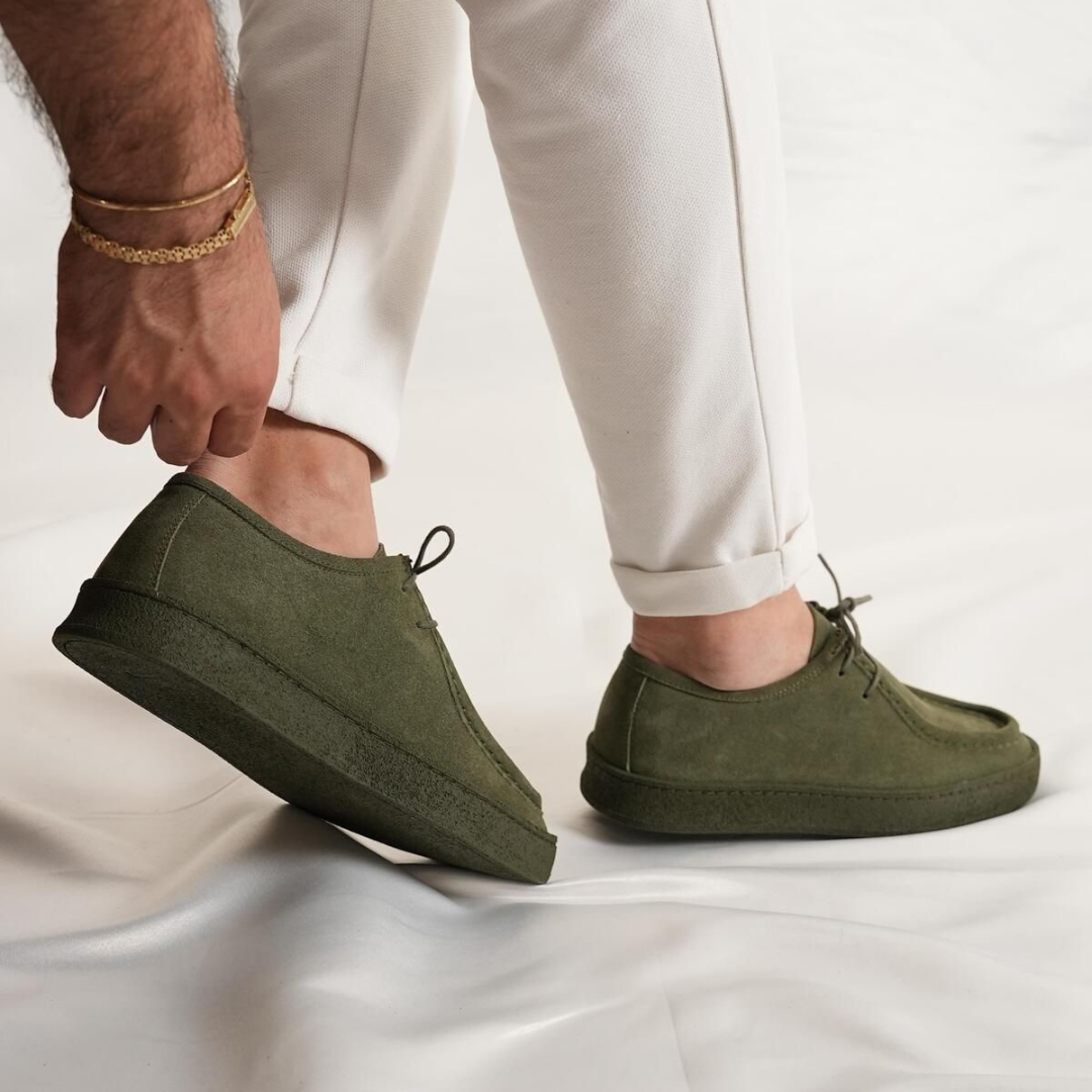 Klasické ručne vyrábané semišové topánky na bežné nosenie