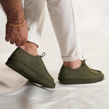 Klasické ručne vyrábané semišové topánky na bežné nosenie