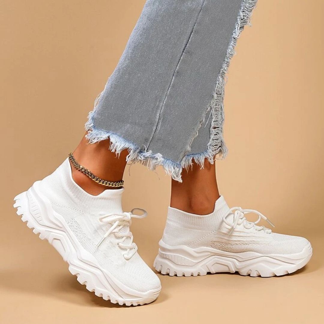 Minimalistické tenisky so šnúrkami vpredu pre ženy
